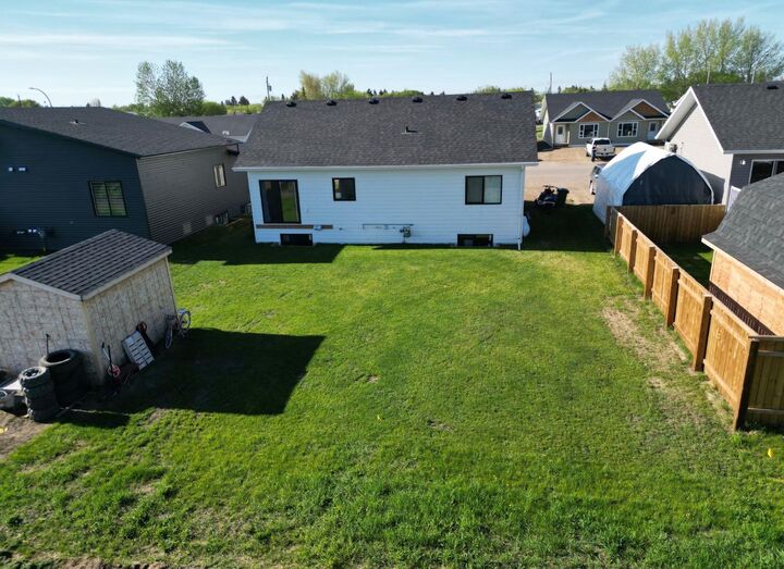 Property Photo: 10406 105 Ave AB T0H 2H0