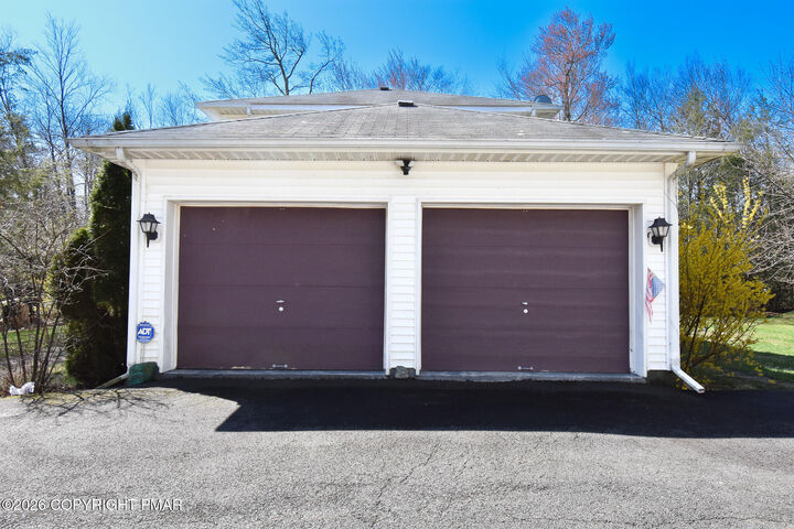 Property Photo:  2570 Country Club Drive  PA 18466 