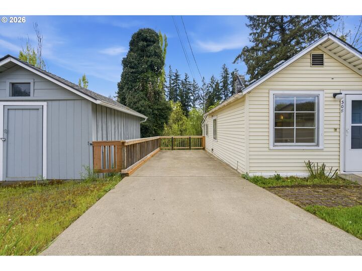 Property Photo: 308 SW 2nd St OR 97128