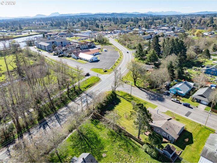 Property Photo:  165 NW 1st St  OR 97146 