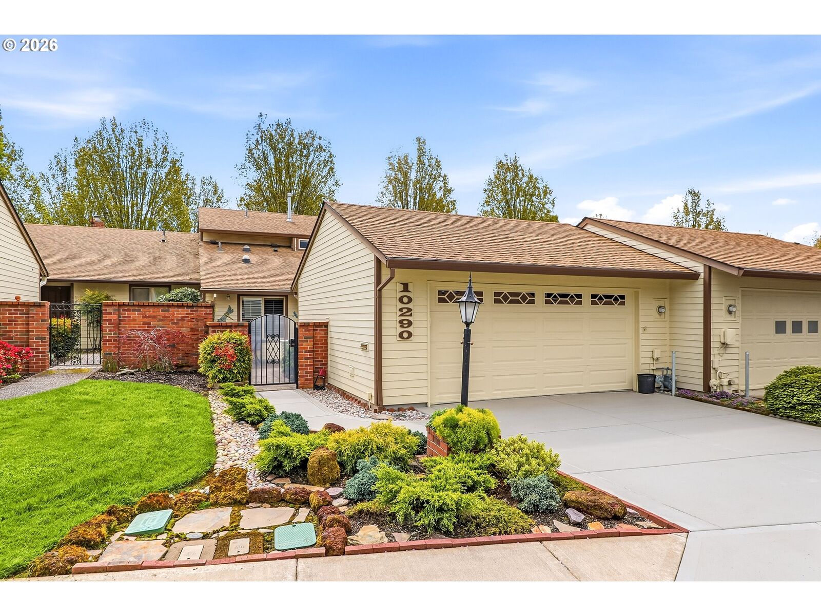 Property Photo: 10290 SW Greenleaf Ter OR 97224