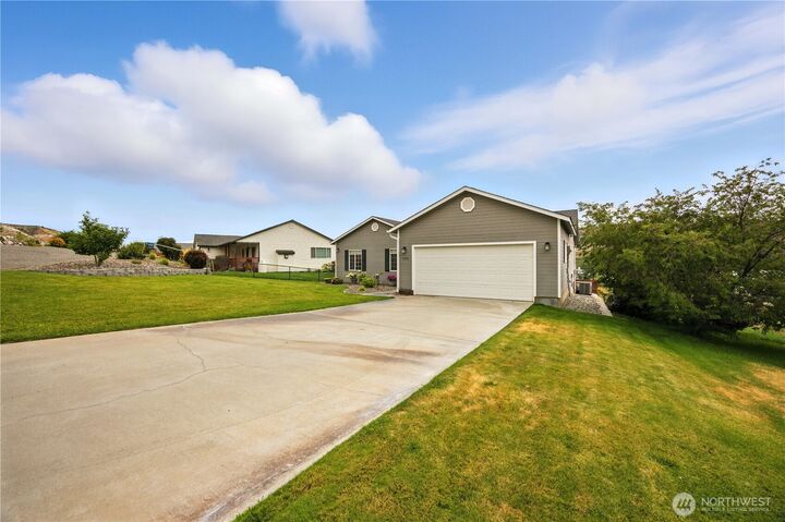 Property Photo: 121 Pryor Drive WA 98846