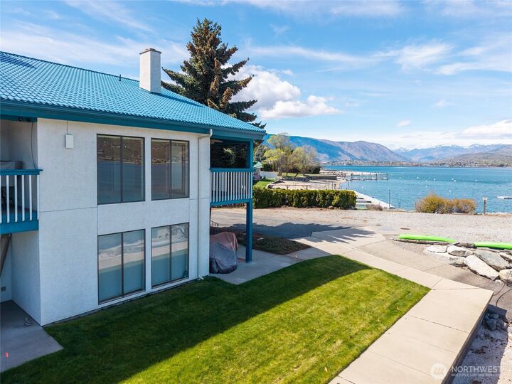 Property Photo:  60  S Lakeshore Road 2L  WA 98816 