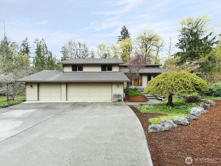 Property Photo:  25216  238th Avenue SE  WA 98038 