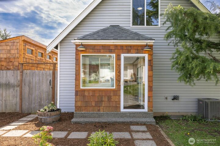 Property Photo: 1407 E Illinois Street WA 98226