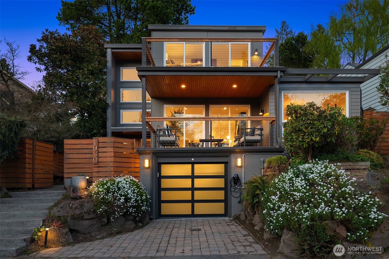 Property Photo:  1030  Washington Place E  WA 98112 