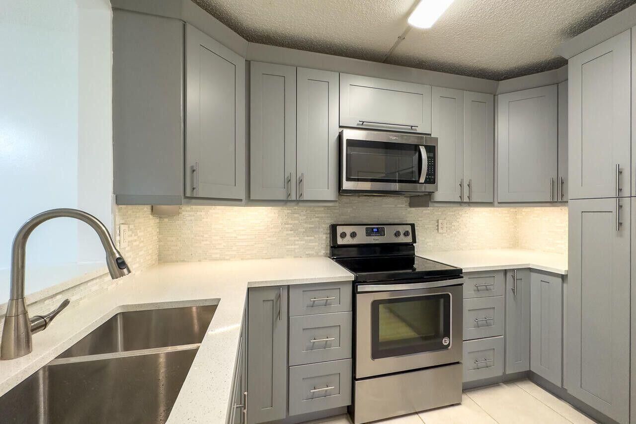 Property Photo: 6299 Chasewood Drive D FL 33458