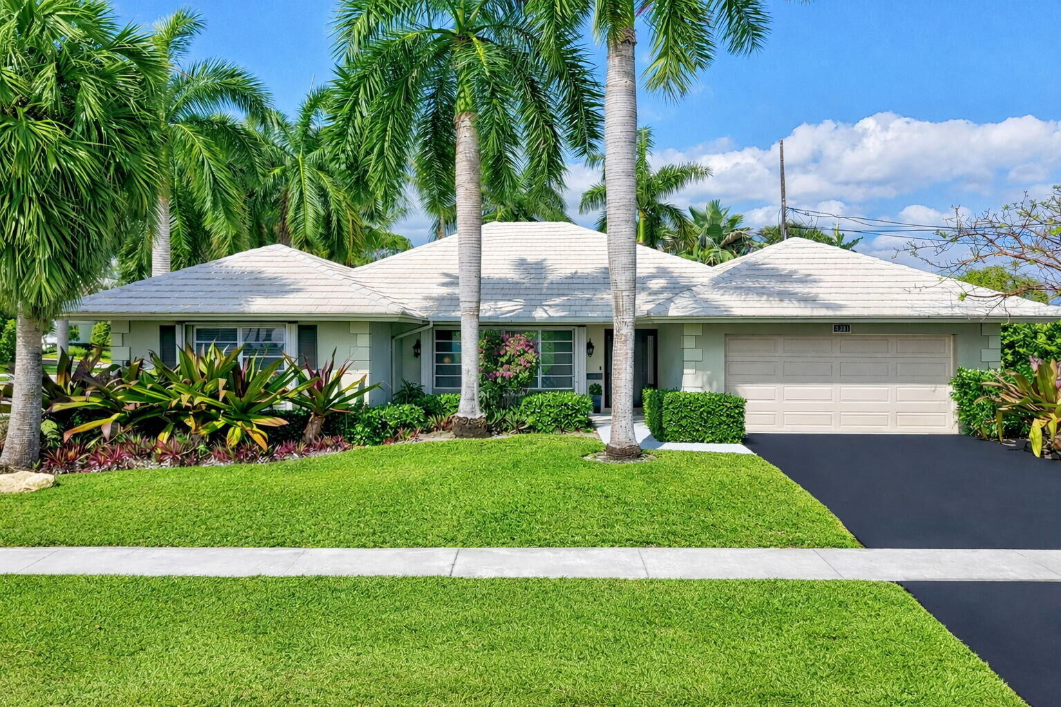 Property Photo: 1361 SW Sugar Plum Drive FL 33486