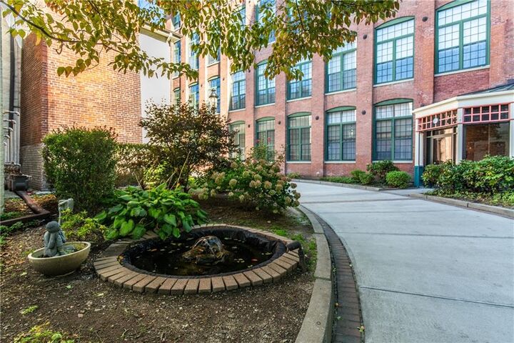 Property Photo:  15 Higgins Street 201  RI 02917 