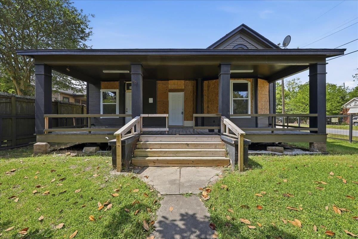 Property Photo:  1508 Orange Street  TX 77701 
