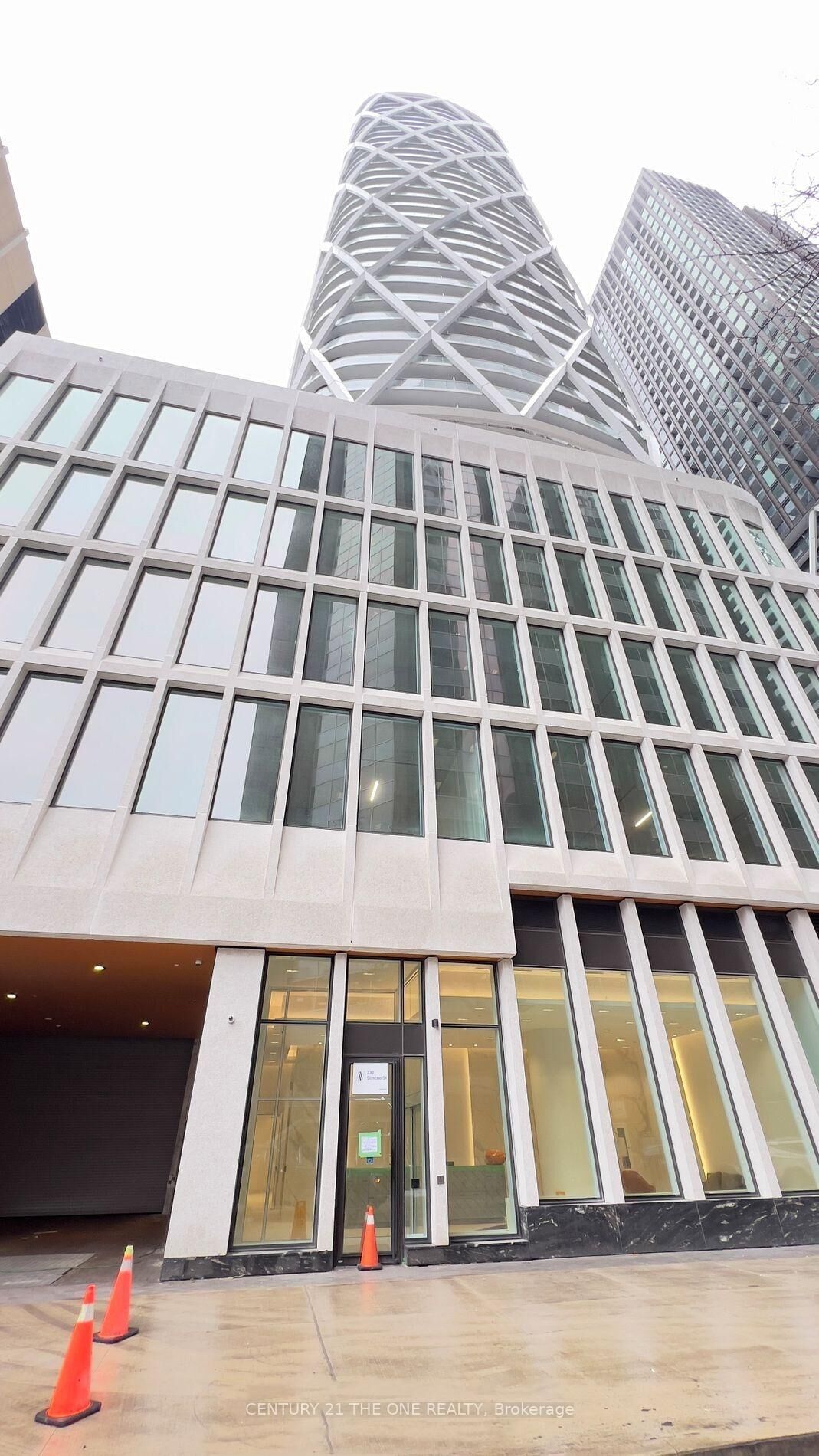 Property Photo:  230 Simcoe Street 2417  ON M5T 1T4 