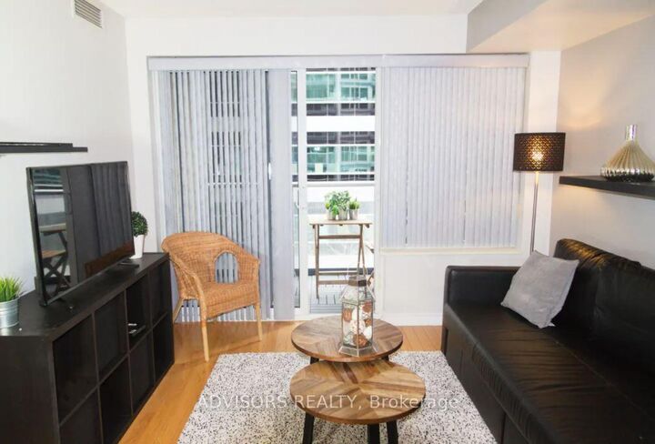 270 Wellington Street 413 — photo 1