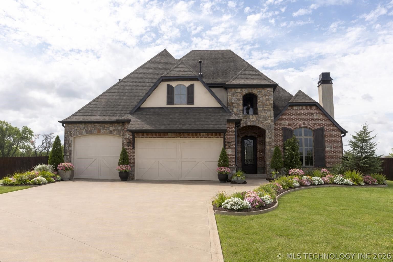 Property Photo: 2114 E 176th Street S OK 74047