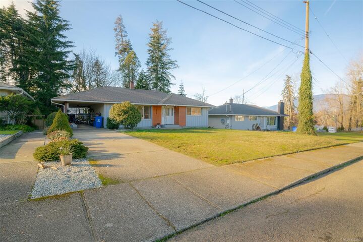 3988 3rd Ave — photo 1