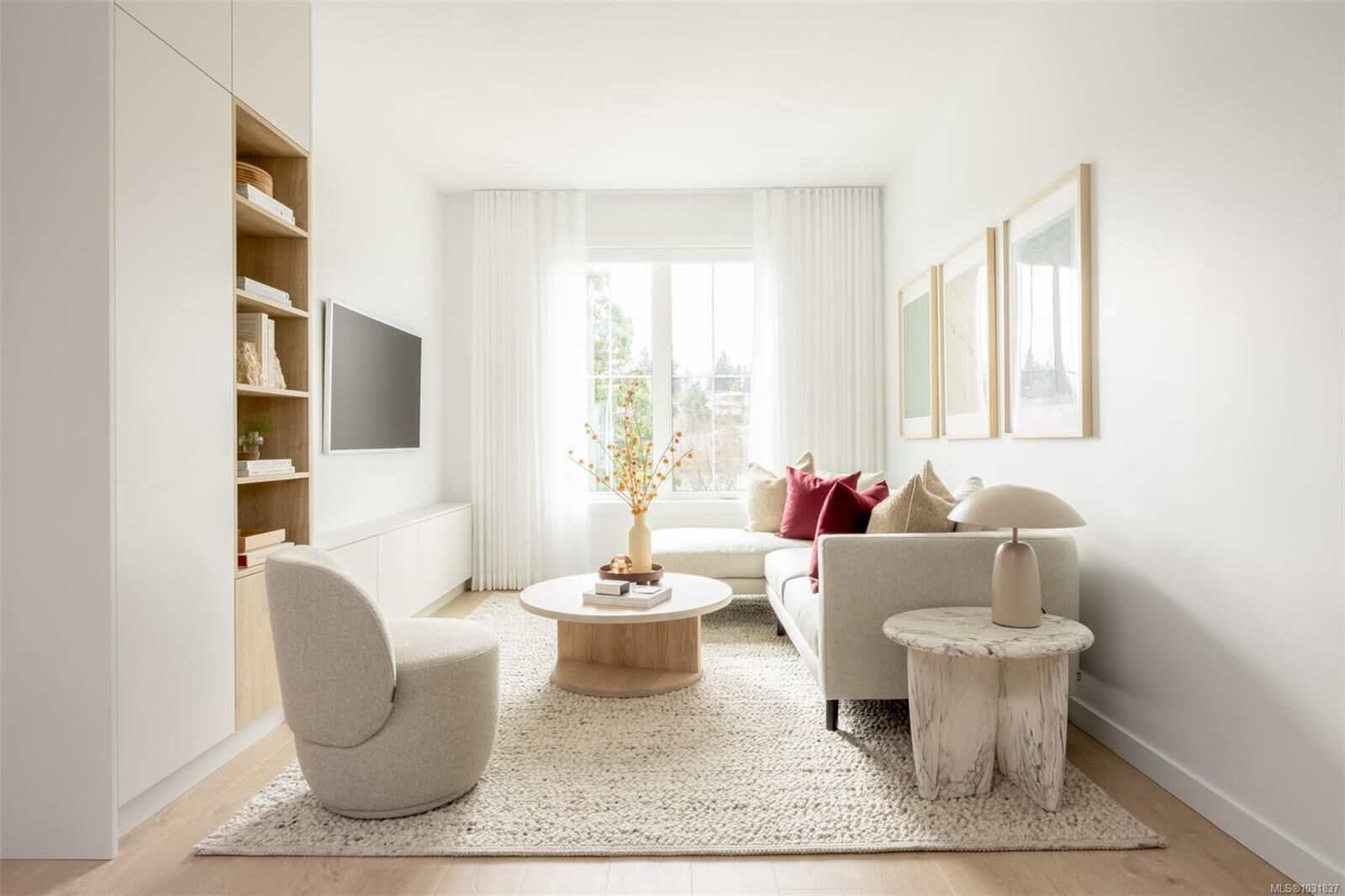 Property Photo:  630 Gorge Rd W Th7  BC V9A 1N5 