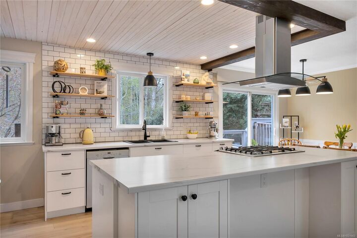 Property Photo:  3424 Hammond Bay Rd  BC V9T 1E6 