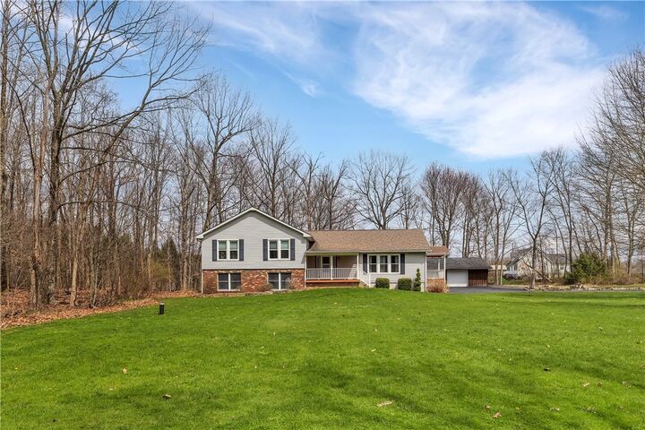 Property Photo:  10 N Gait Dr  PA 16127 