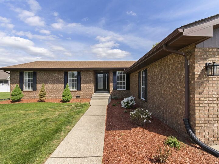 Property Photo:  1609 Gainesway Drive  KY 41183 