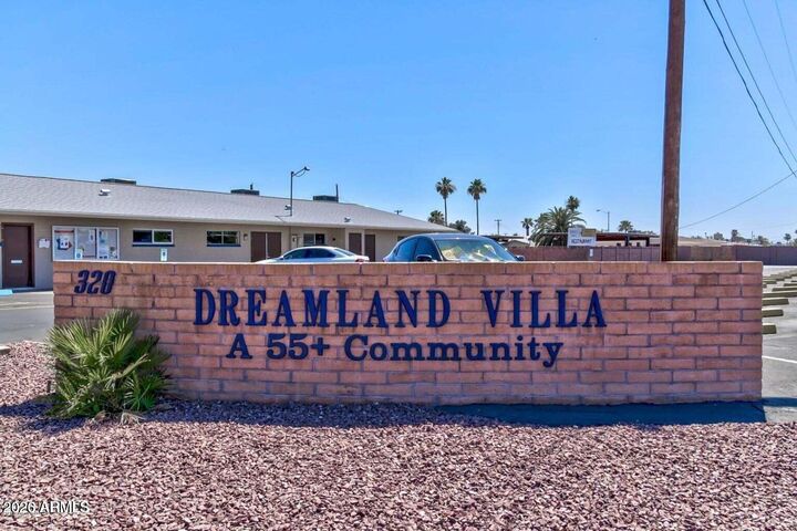 Property Photo:  427 N 55th Place  AZ 85205 