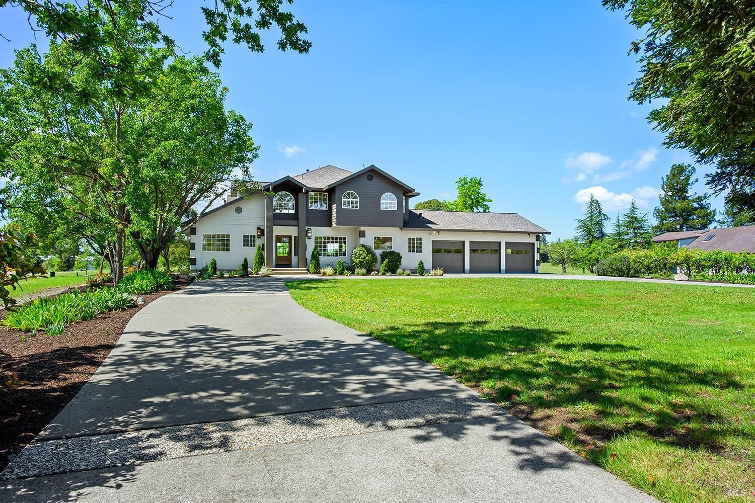 Property Photo: 5533 Oak Meadow Drive CA 95401