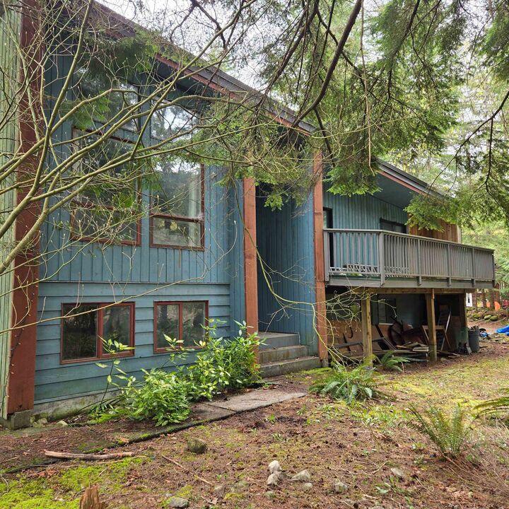 Property Photo: 4040 Midnight Way BC V0N 1H0