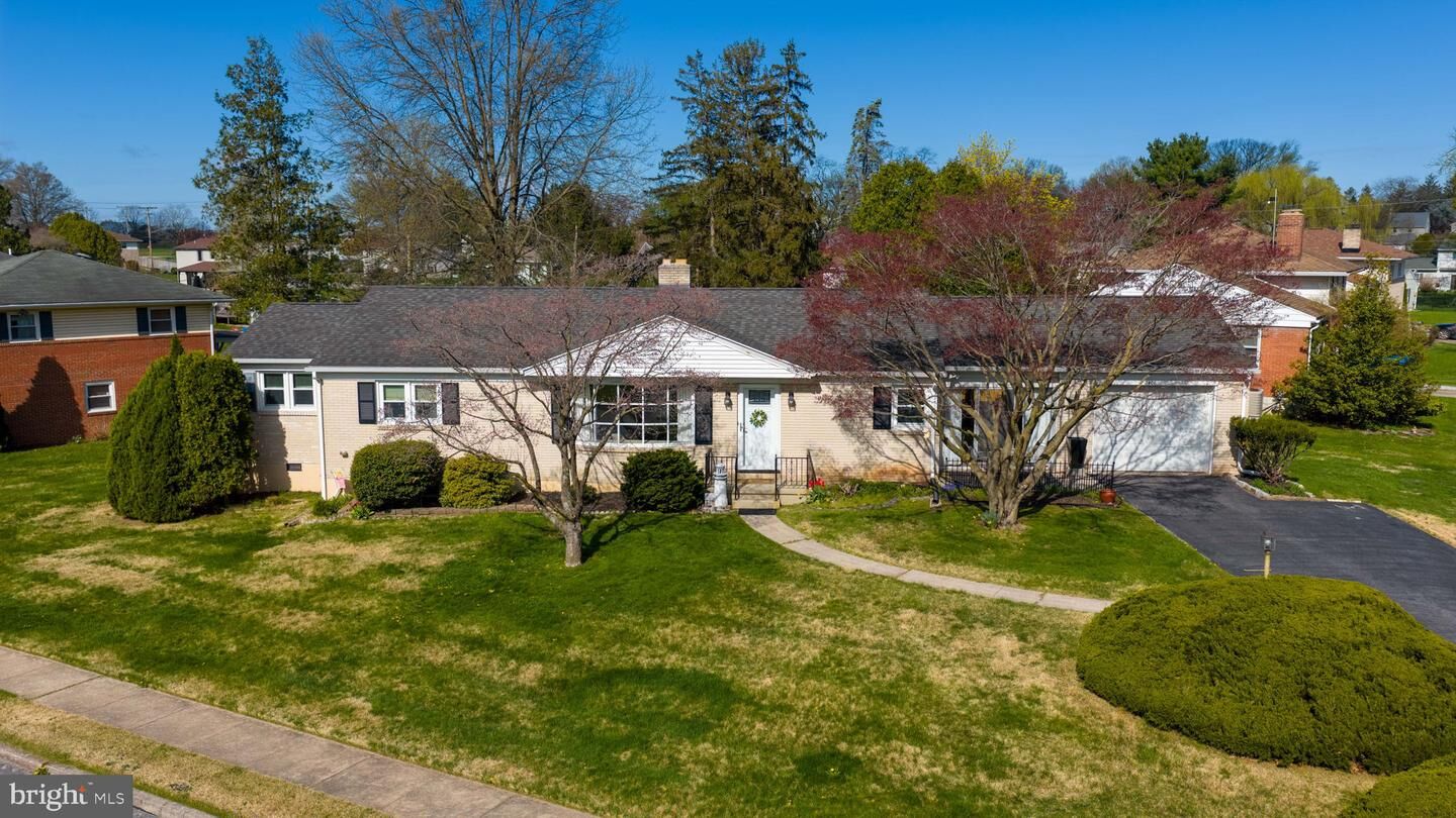 Property Photo: 2401 Seneca Drive PA 17408