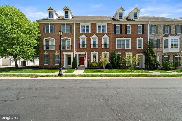 Property Photo:  22938 Eversole Terrace  VA 20148 