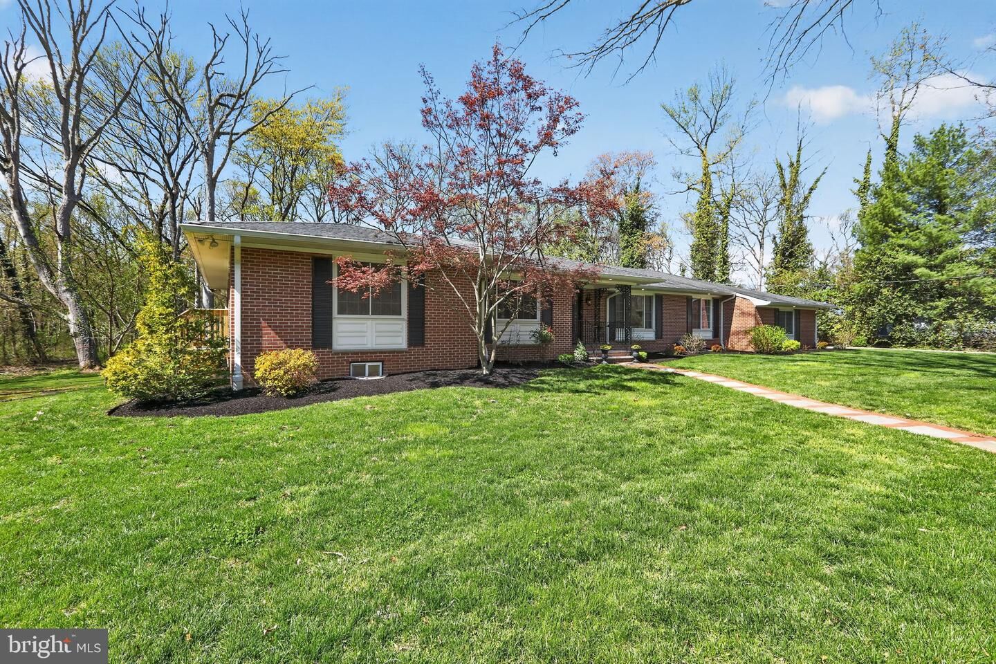 Property Photo:  35 Oriole Way  NJ 08057 