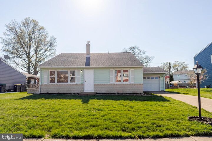 Property Photo:  6 Yeates Drive  DE 19720 