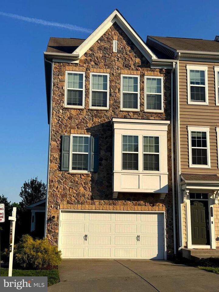 Property Photo:  45029 Graduate Terrace  VA 20147 