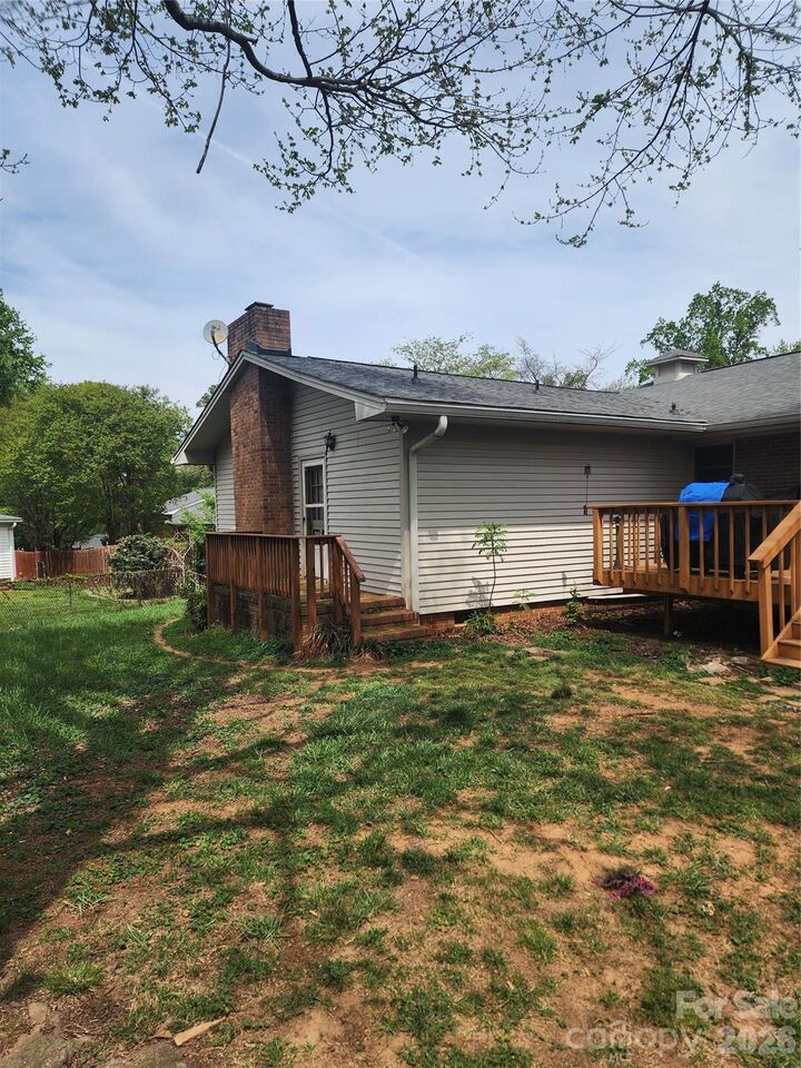 Property Photo:  2119 Pamela Street  NC 28054 