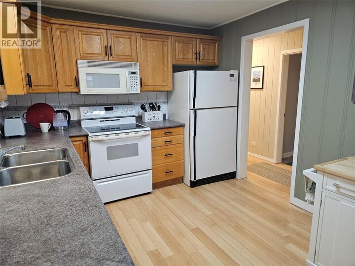 Property Photo: 301 5th Street Northwest BC V0G 1R0
