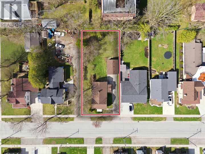 Property Photo:  80 Sanders Street West  ON N0M 1S2 