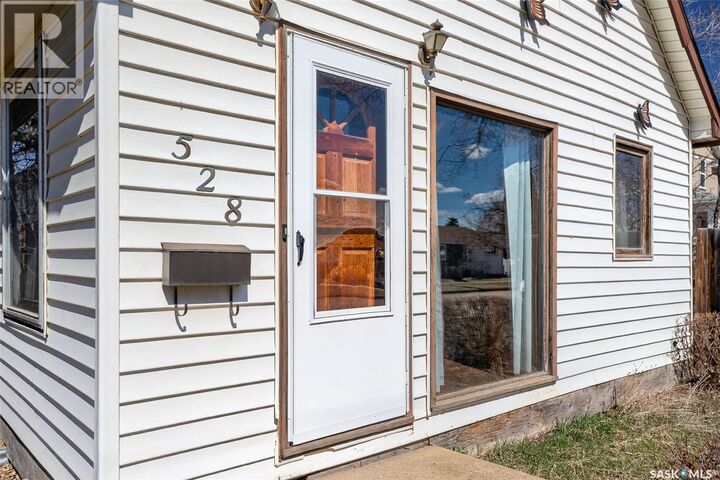 Property Photo:  528 Ominica Street E  SK S6H 0H3 