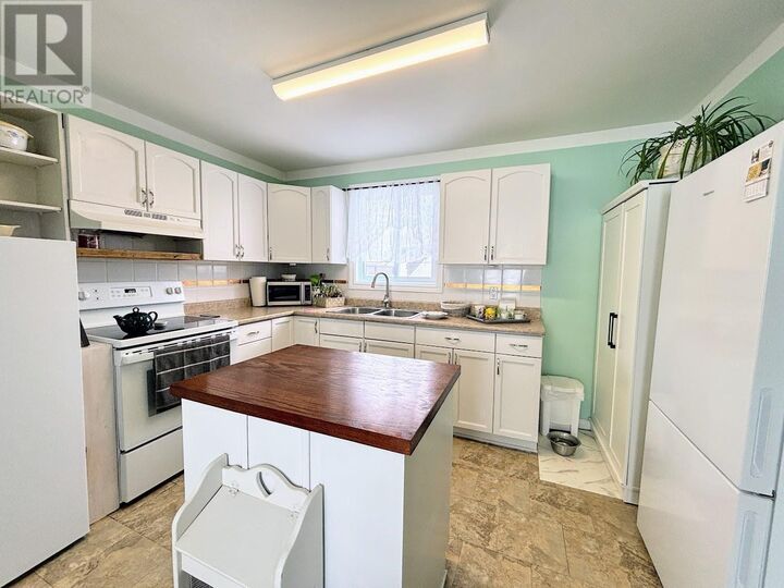 Property Photo: 18 Swallow Dr ON P0T 2C0