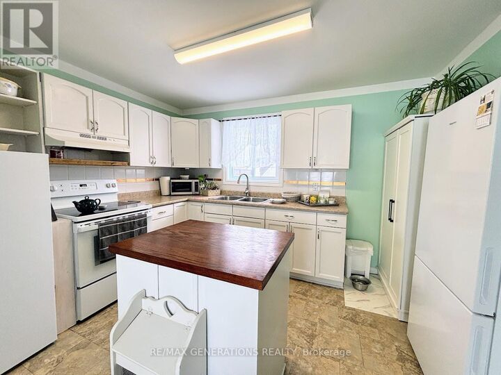 Property Photo: 18 Swallow Drive ON P0T 2C0