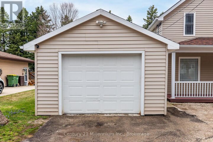 Property Photo:  124 Lorne Street  ON N0C 1H0 