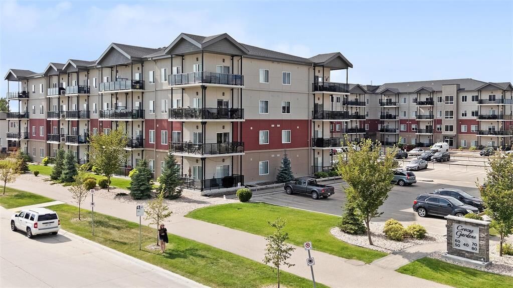 Property Photo:  50 Philip Lee Drive  MB R3W 0P7 