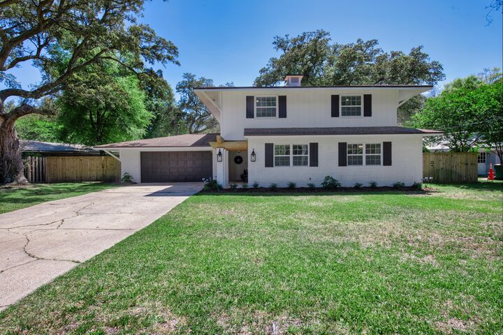 Property Photo:  231 Country Club Road  FL 32579 