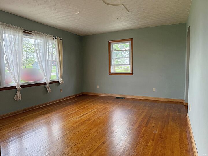 Property Photo: 626 E Elnora Street IN 47562