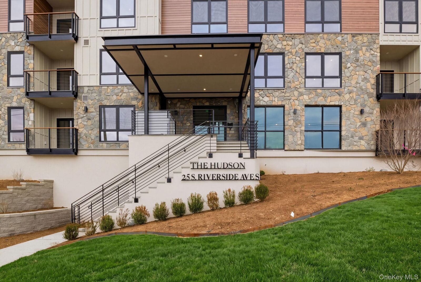 Property Photo:  25 S Riverside Avenue 107  NY 10520 