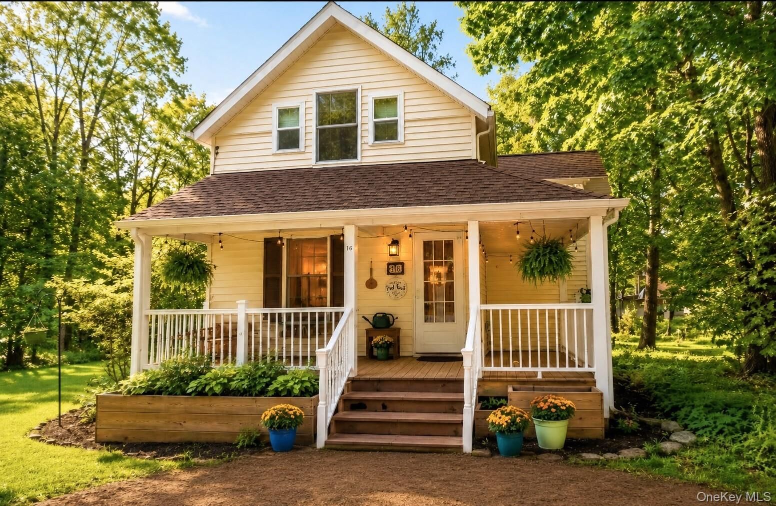 Property Photo:  16 Yeoman Lane  NY 12518 
