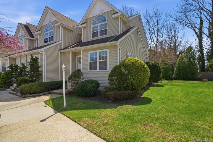 Property Photo:  10 Heckscher Spur Road  NY 11730 