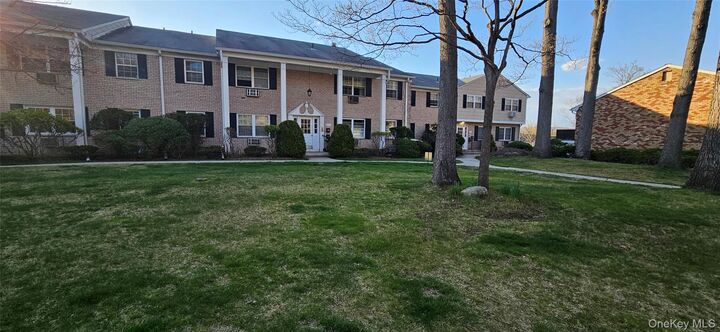 Property Photo:  276 Parkside Drive  NY 10901 