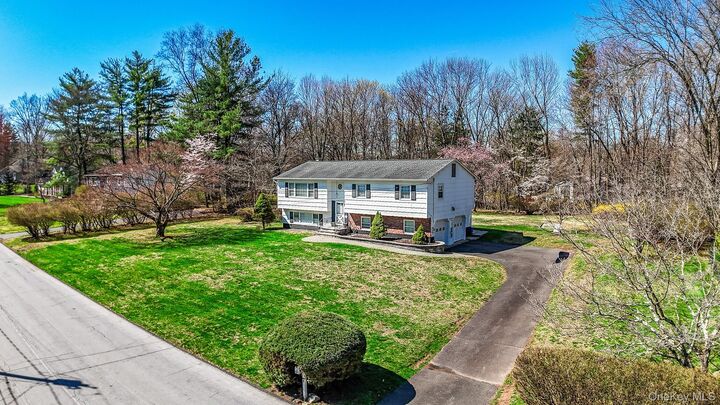 Property Photo:  7 Dearborn Road  NY 10994 