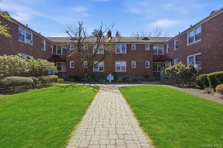 Property Photo:  3 Bryant Crescent 1D  NY 10605 