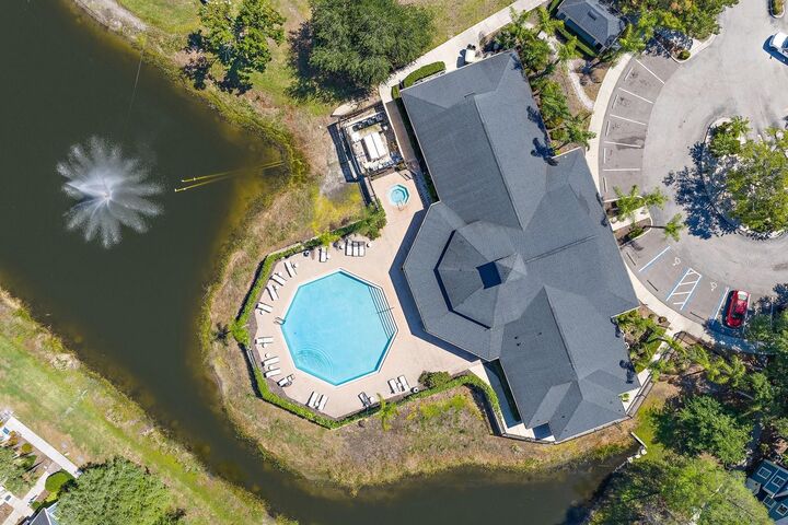 Property Photo:  5540 Rosehill Road 201  FL 34233 