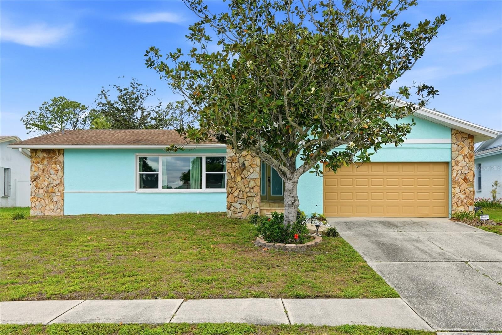 Property Photo: 2089 Swan Lane FL 34695