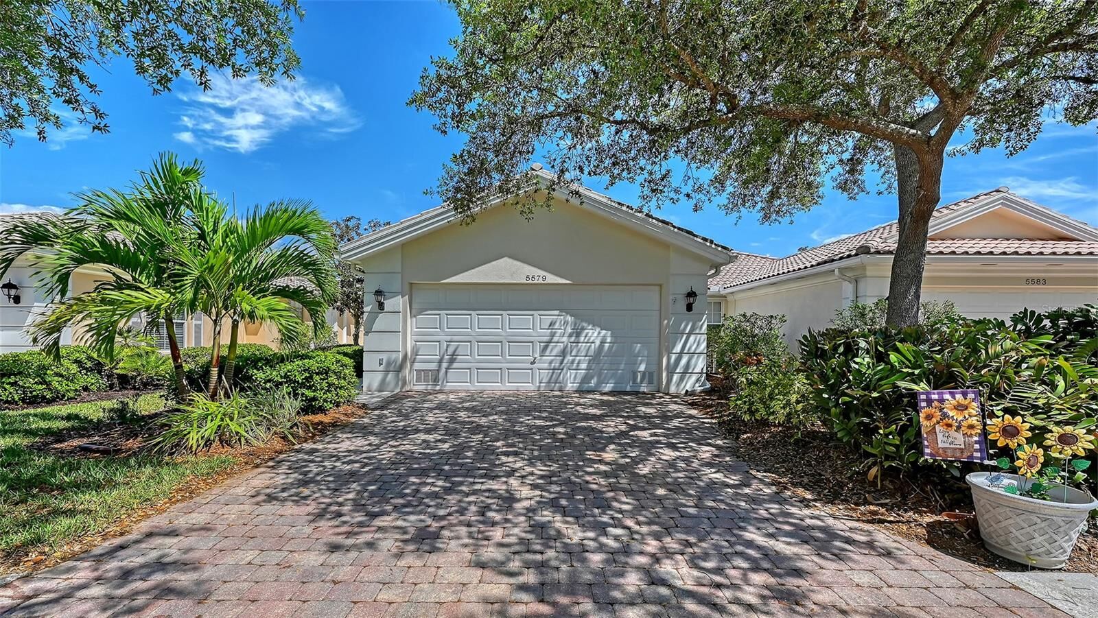 Property Photo:  5579 Modena Place  FL 34238 