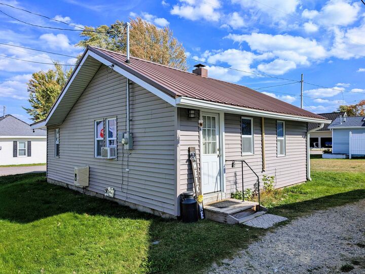 Property Photo:  707 Shoreline Drive  MI 48629 